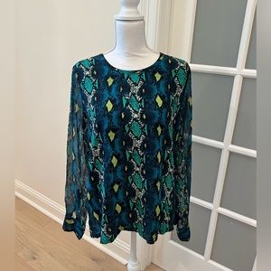 100% Silk Equipment Top Size L